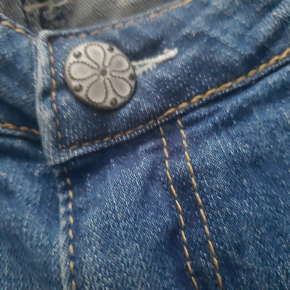 Distressed Shorts size 11 - Picture 5 of 8